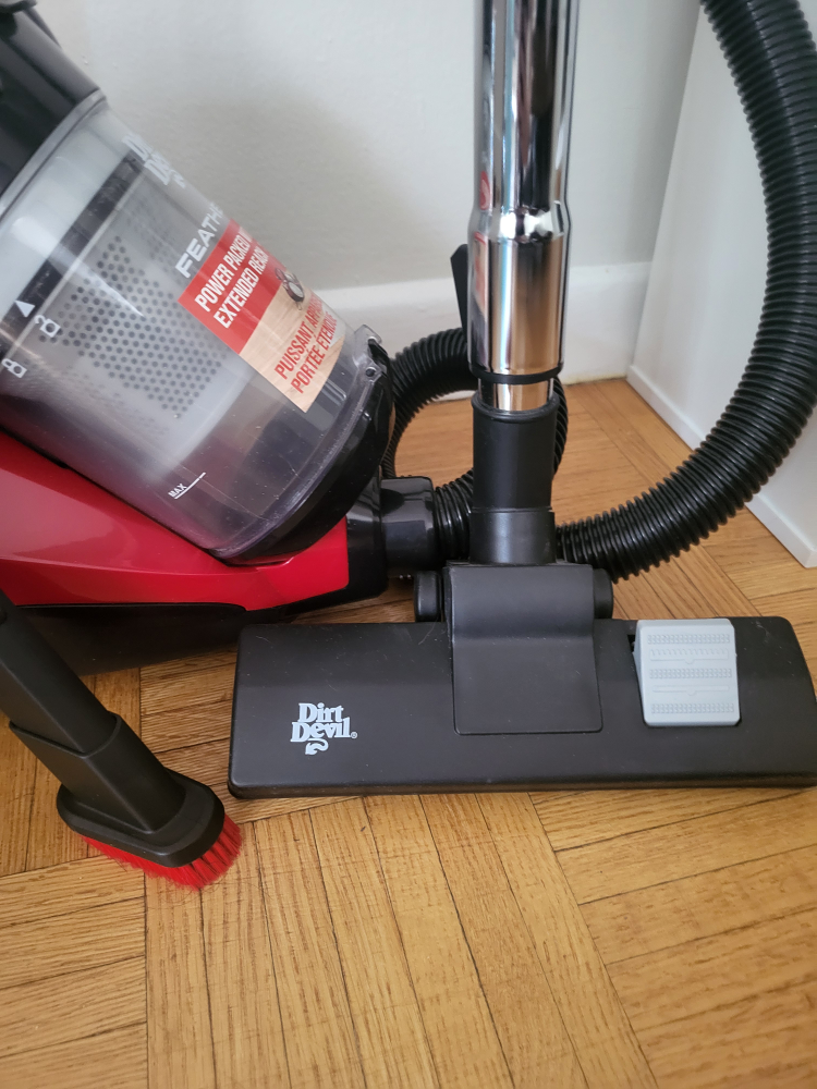 Dirt Devil FeatherLite Lightweight Bagless Vacuum - photo 3