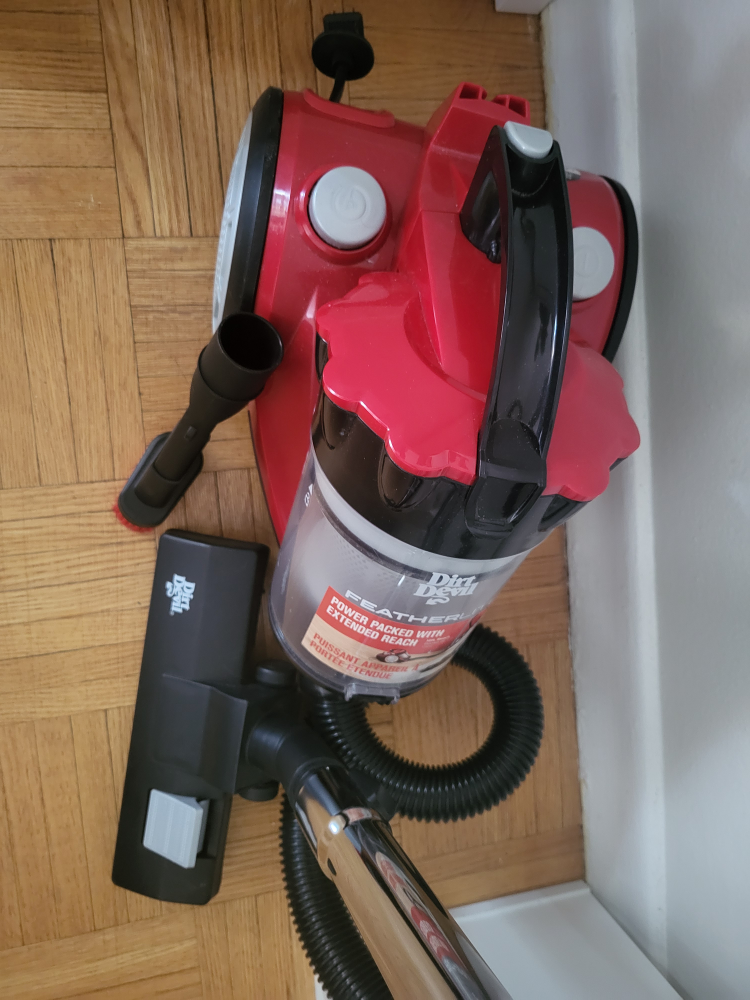 Dirt Devil FeatherLite Lightweight Bagless Vacuum - photo 4