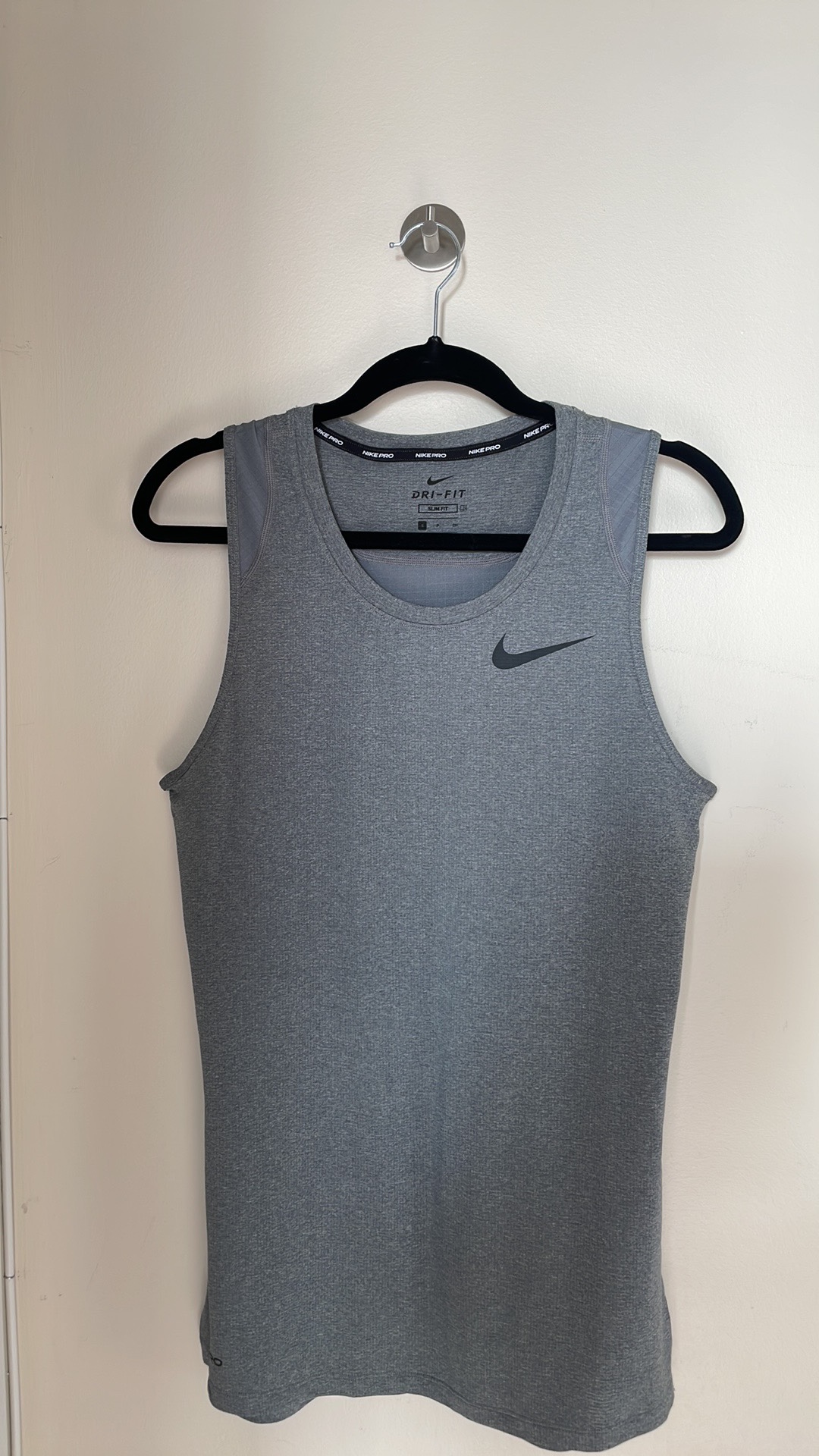 NIKE Men’s Tank (Small) In Excellent Condition!!! image indicator(2)