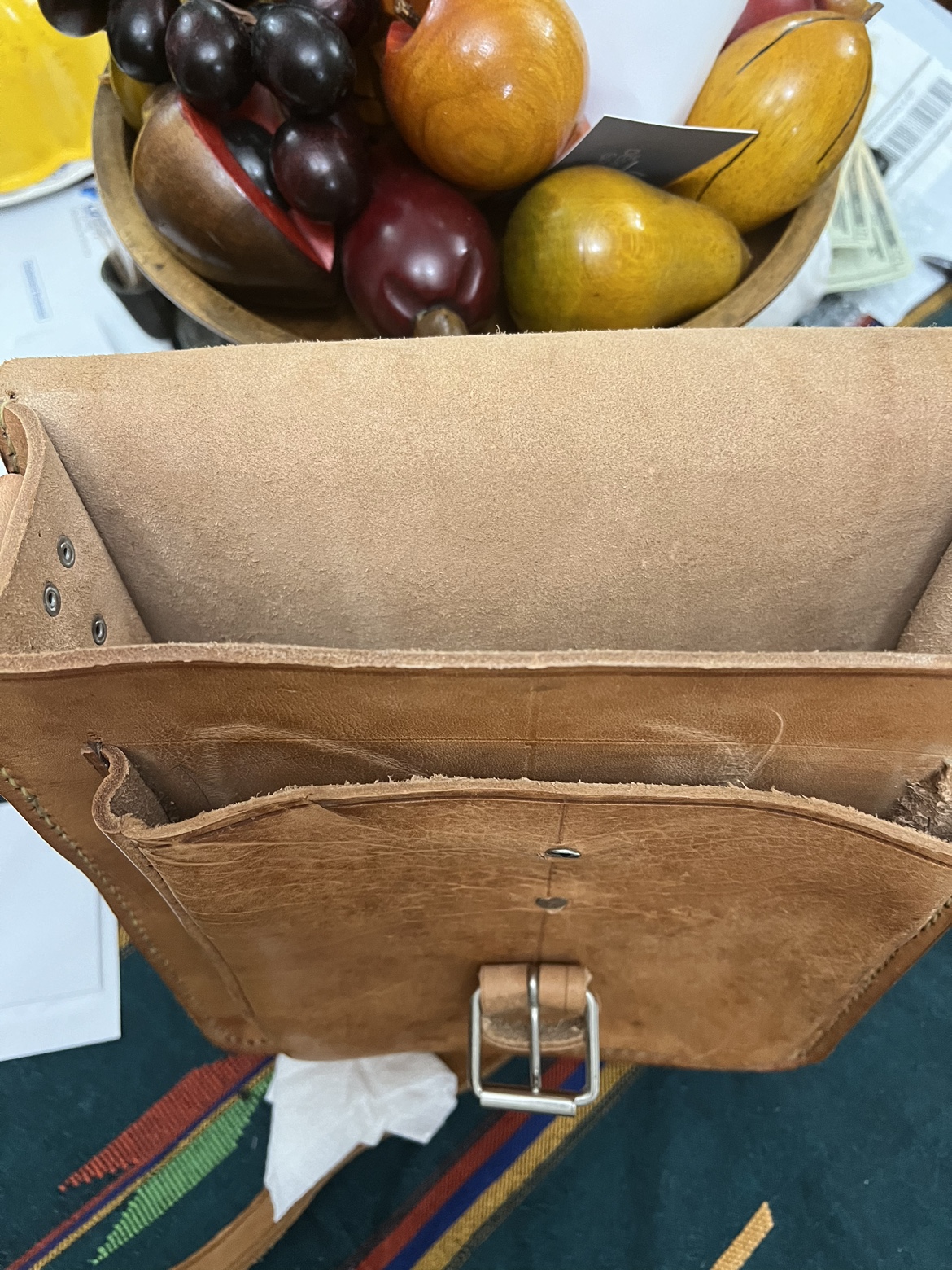 Real leather messenger bag  12x10 image indicator(3)