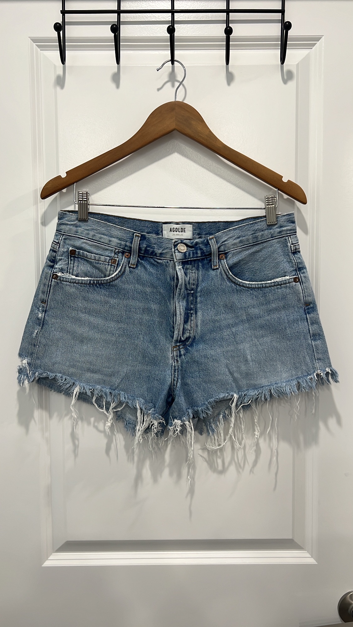 AGOLDE shorts size 28 thumbnail