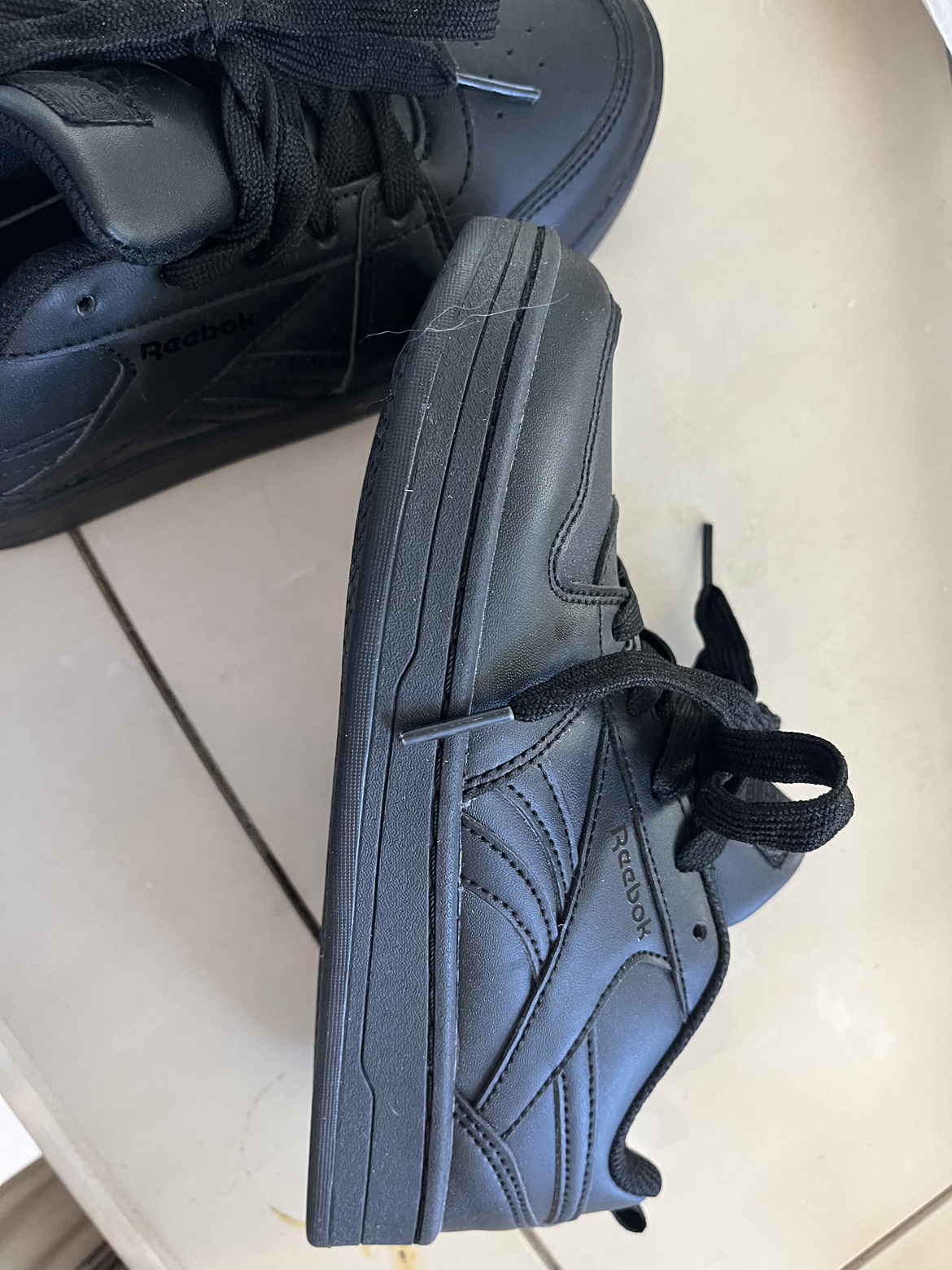 Brand new Reebok youth size 2 image indicator(4)