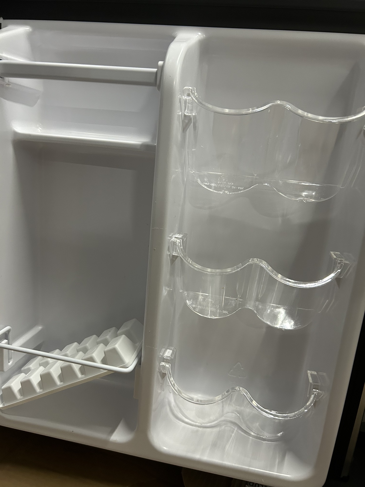 Insignia mini fridge with freezer - photo 3