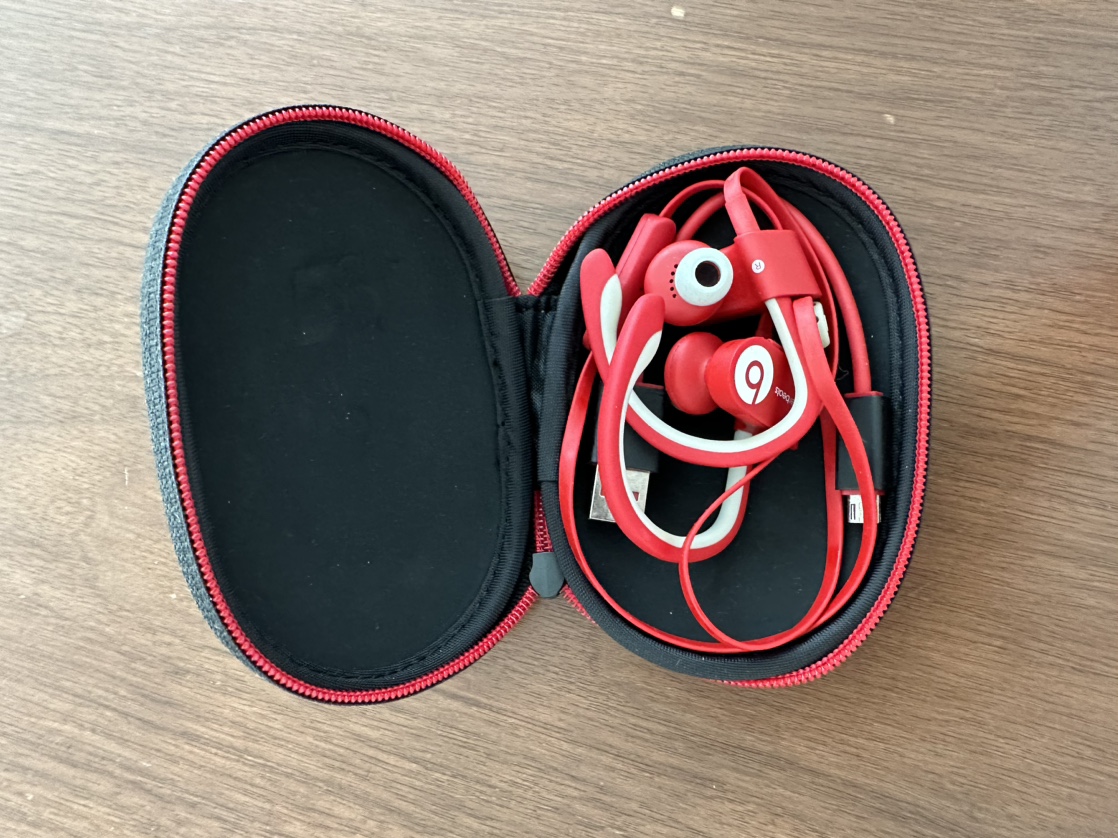 Beats headphones - photo 2