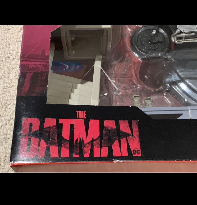 Batman Exclusives Action Figures and Batcycle BATCAVE image indicator(7)