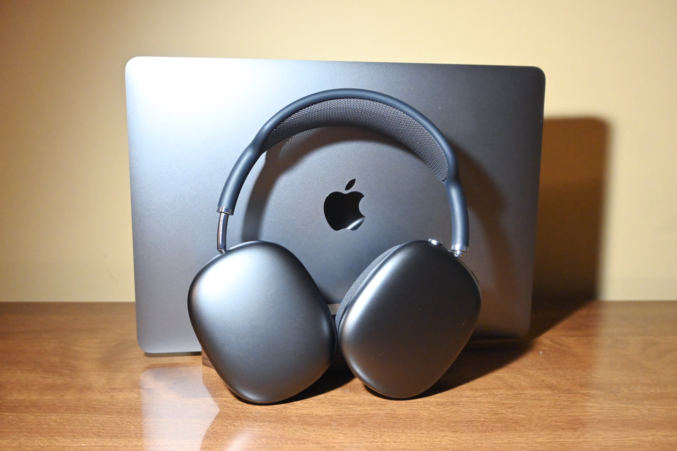 AirPods MAX BRAND NEW