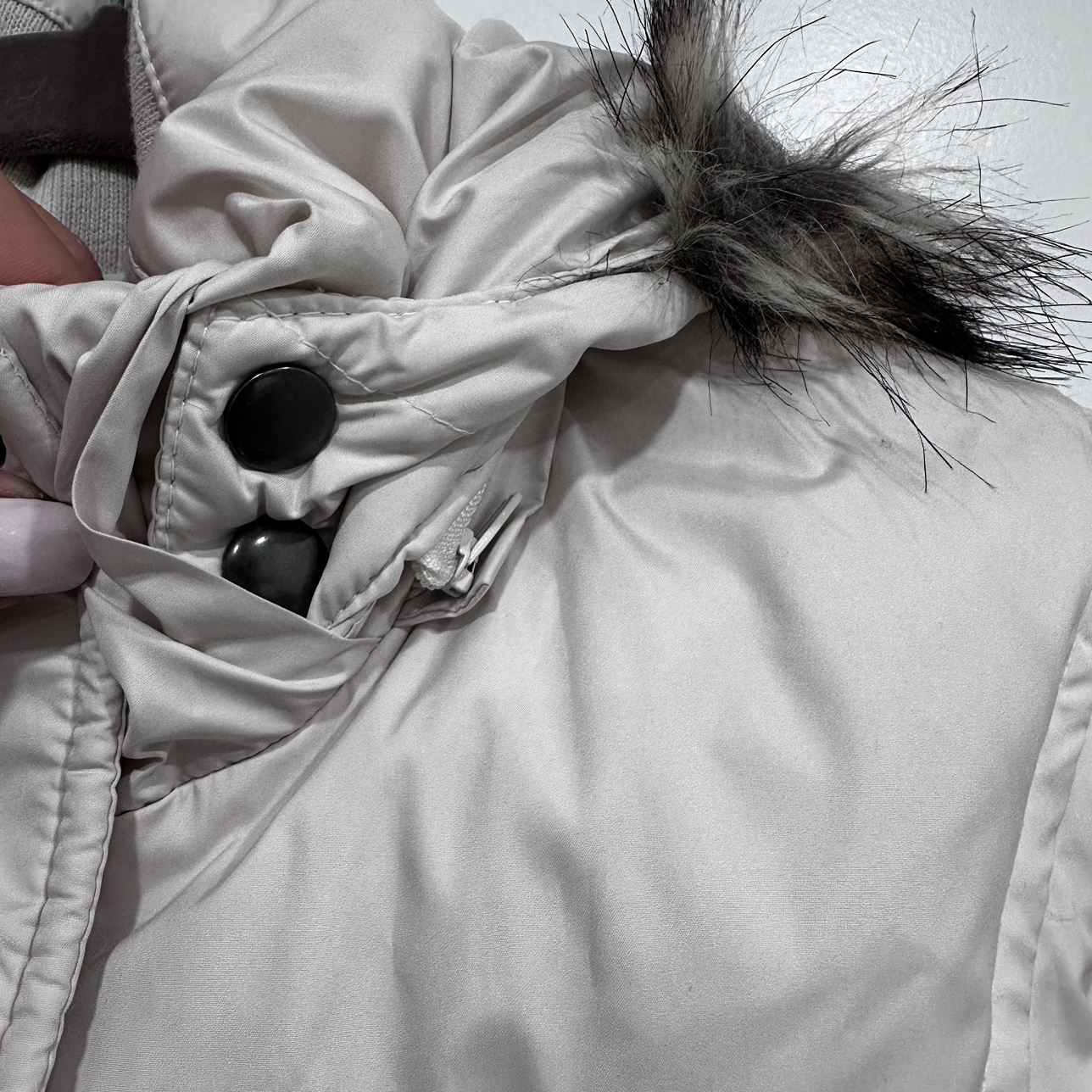 Laura white winter jacket image indicator(6)