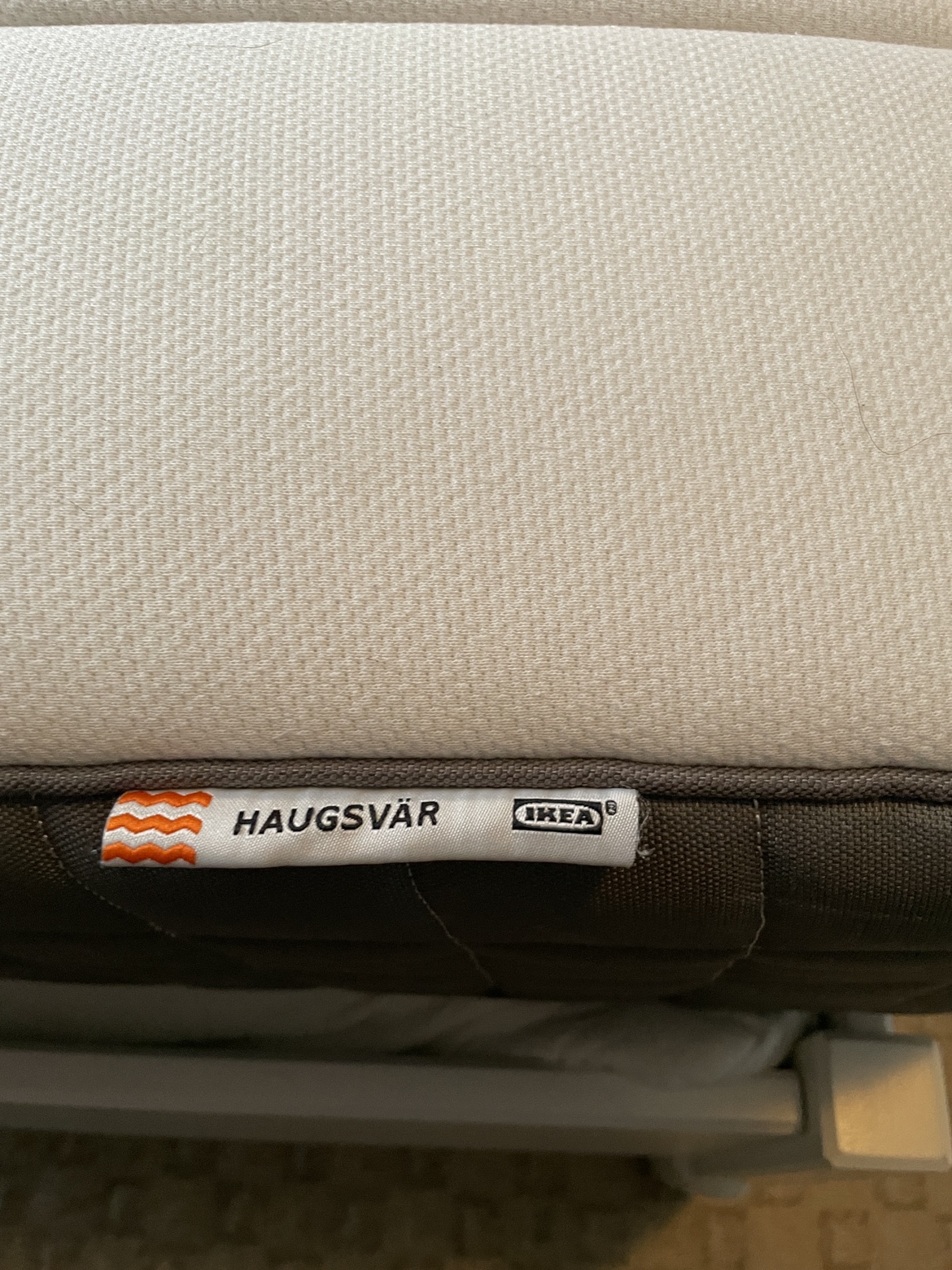 Twin bed and mattress - photo 4