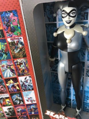 Limited SERIES DC ORIGINALS 18-INCH HARLEY QUINN image indicator(8)