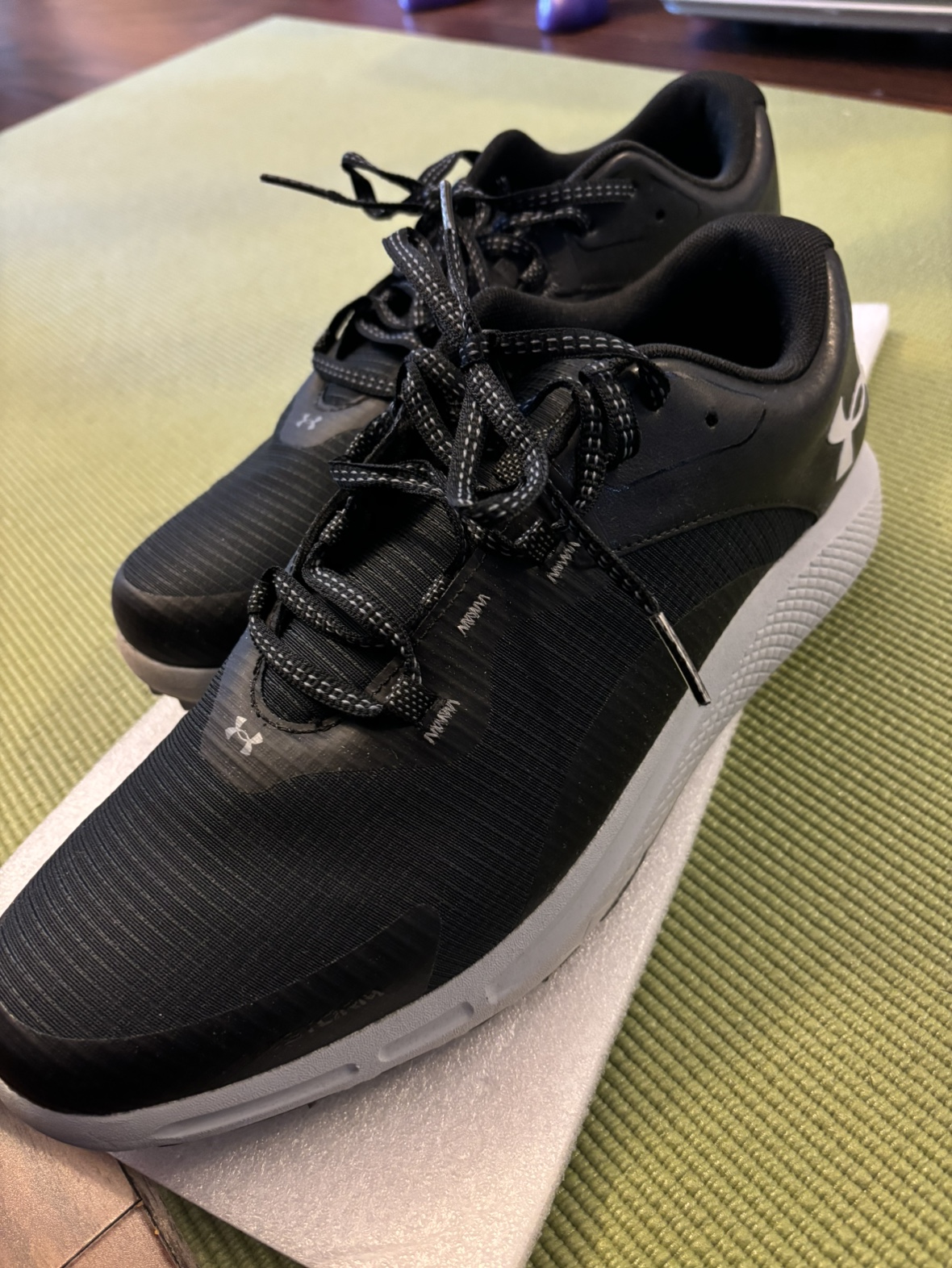 Under Armour Brand new golf shoes thumbnail