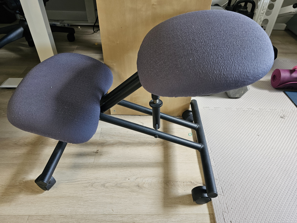 Kneeling chair