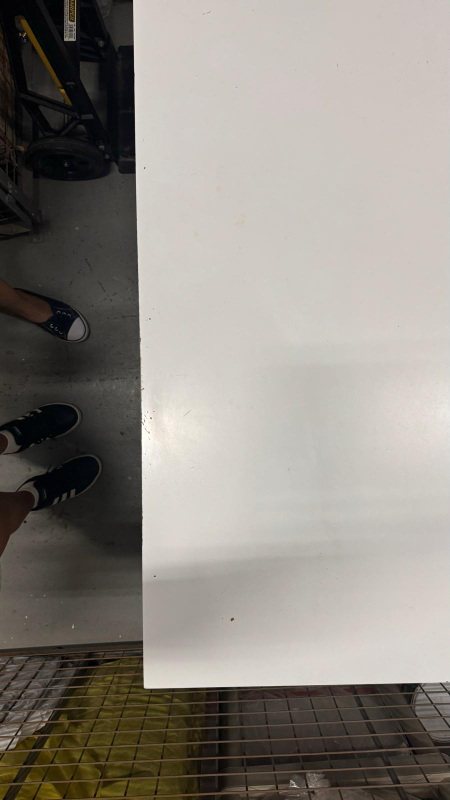 Desk - photo 3