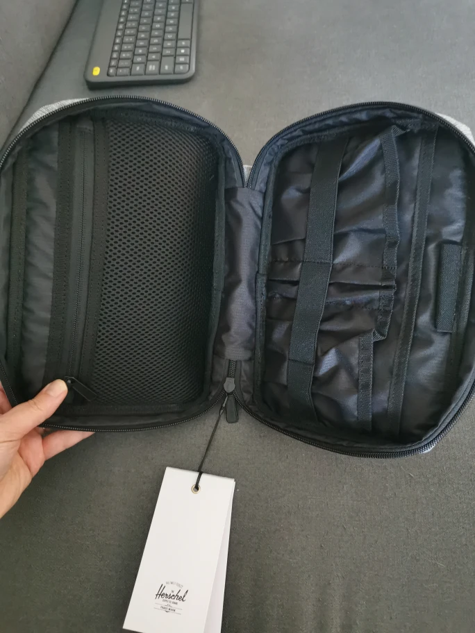 BRAND NEW Herschel Tech Bag 🔌 image indicator(3)