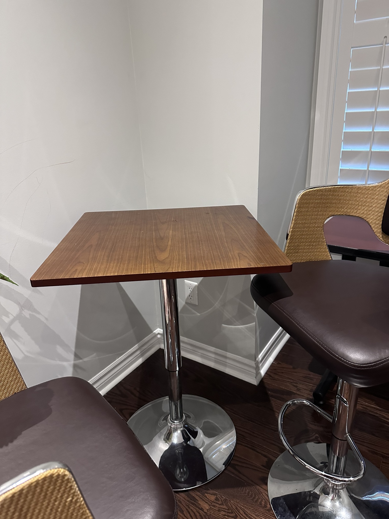 Table and 2 chairs - photo 3