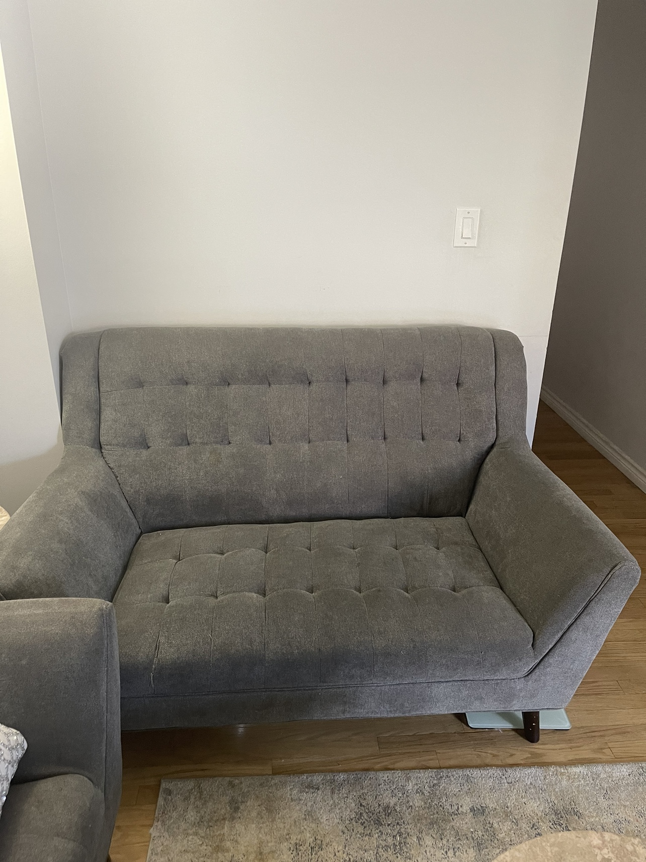 love seat (1)pc beautiful grey colour-Leon’s