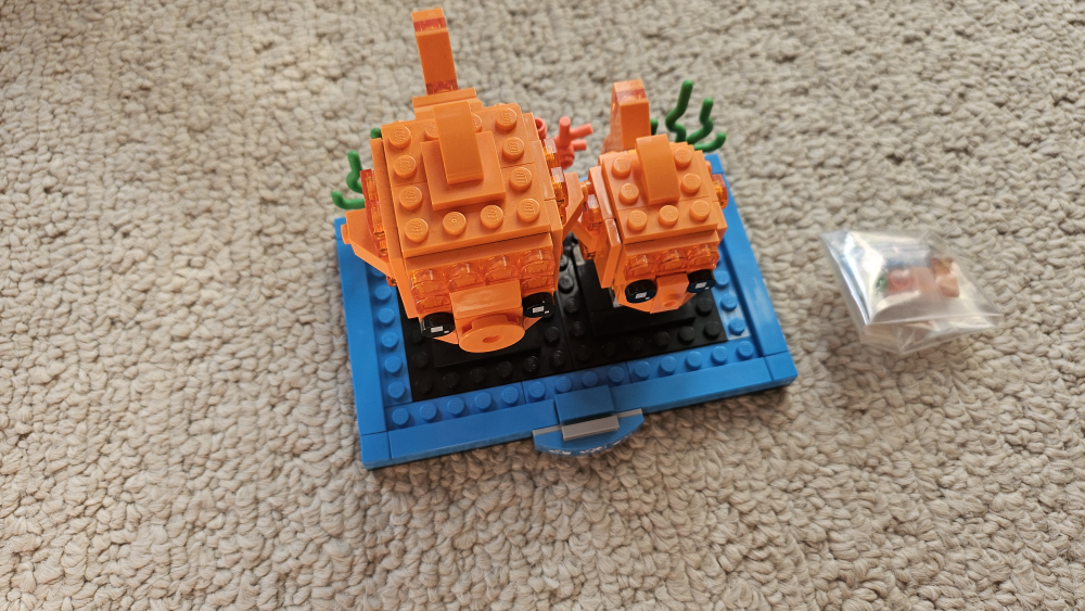 Lego Brickheadz Goldfish Figure - photo 2