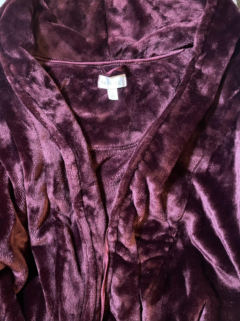 MUST GO ASAP!!! Long velour bath robe, soft and thick material image indicator(2)
