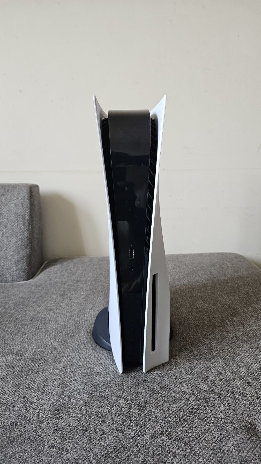 PS5 disc console - photo 3