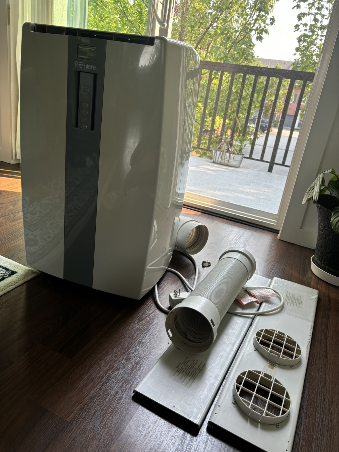 Danby Portable Air conditioner - photo 2