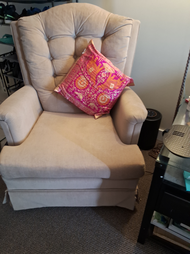 Swivel sofa chair