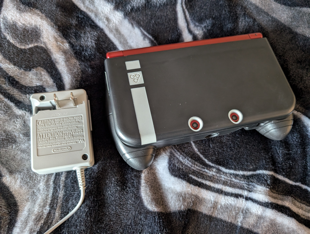 Modded New Nintendo 3DS XL Jailbroken with 250 games - photo 5