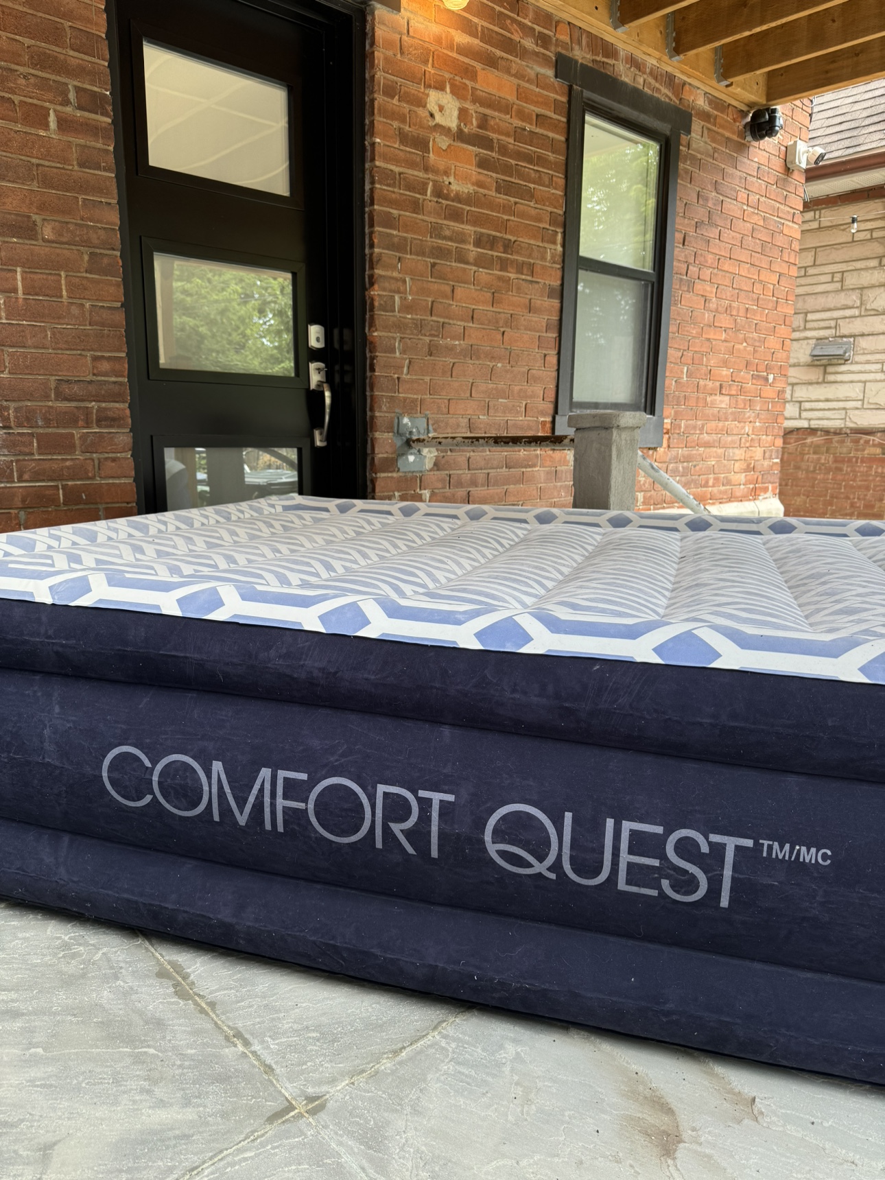 Comfort quest queen airbed image indicator(4)