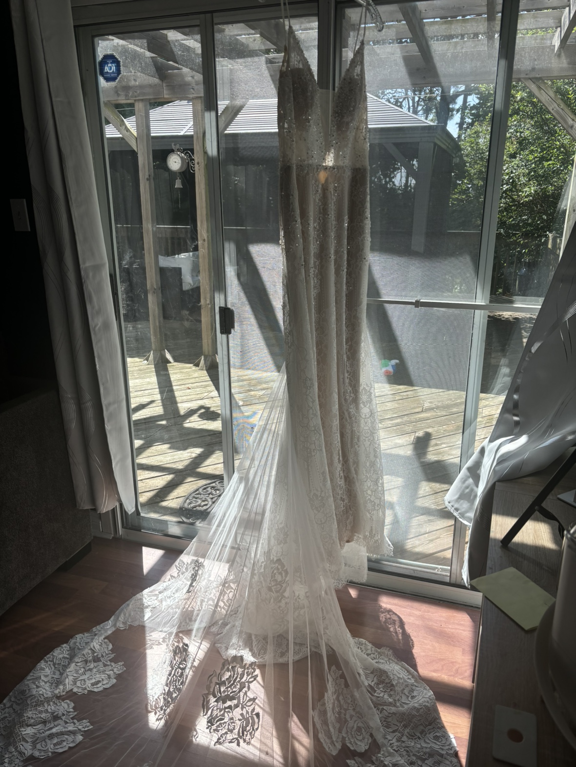 Wedding Dress *Never Worn* - photo 3