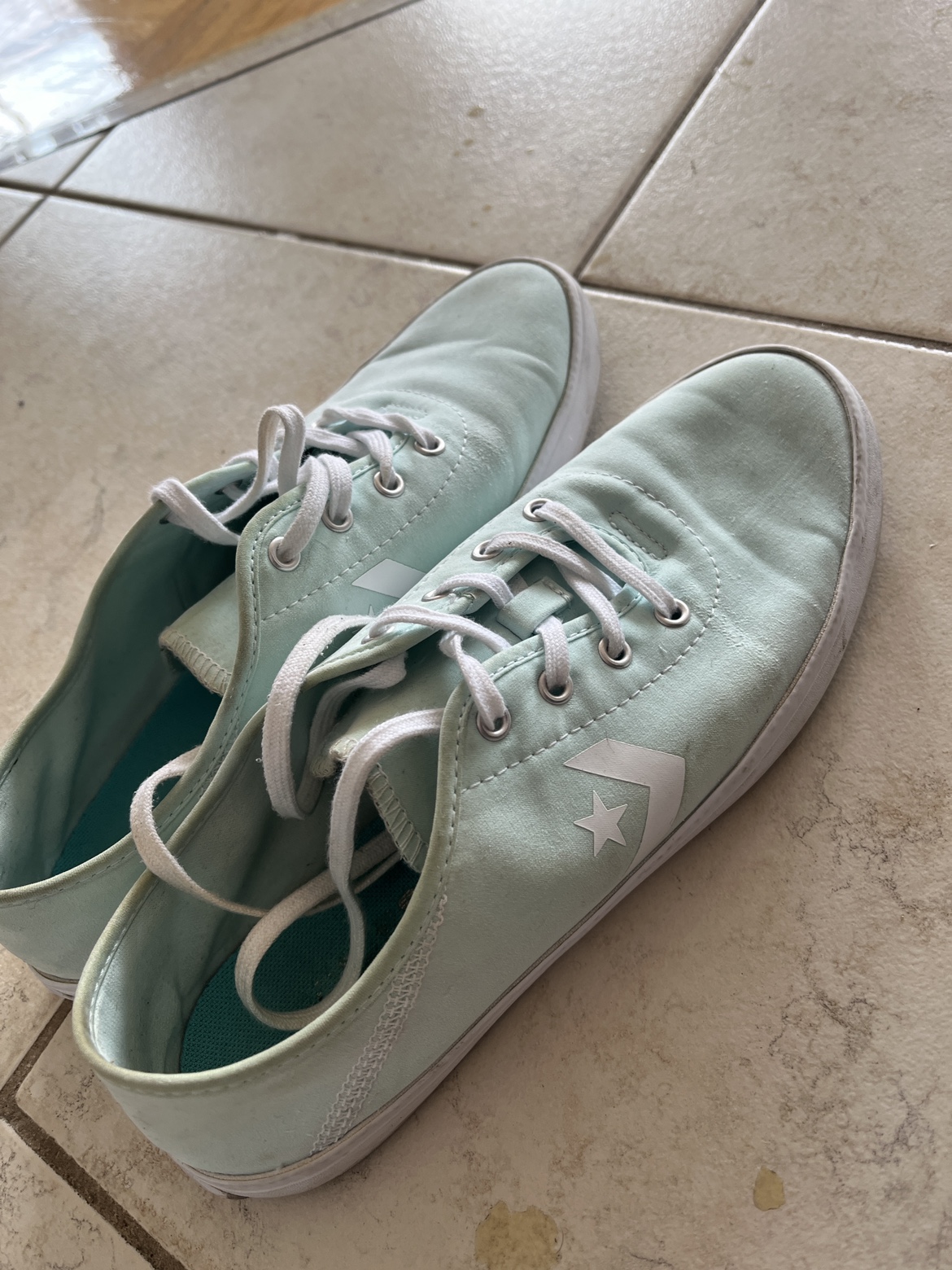 Converse shoes thumbnail