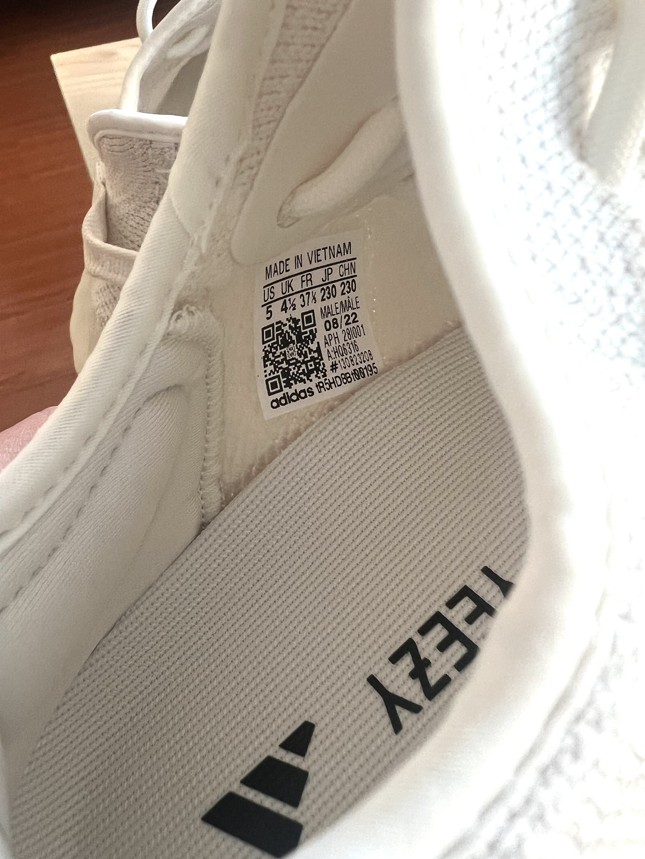 Yeezy Boost V2 Bone - Size US 5 - photo 5