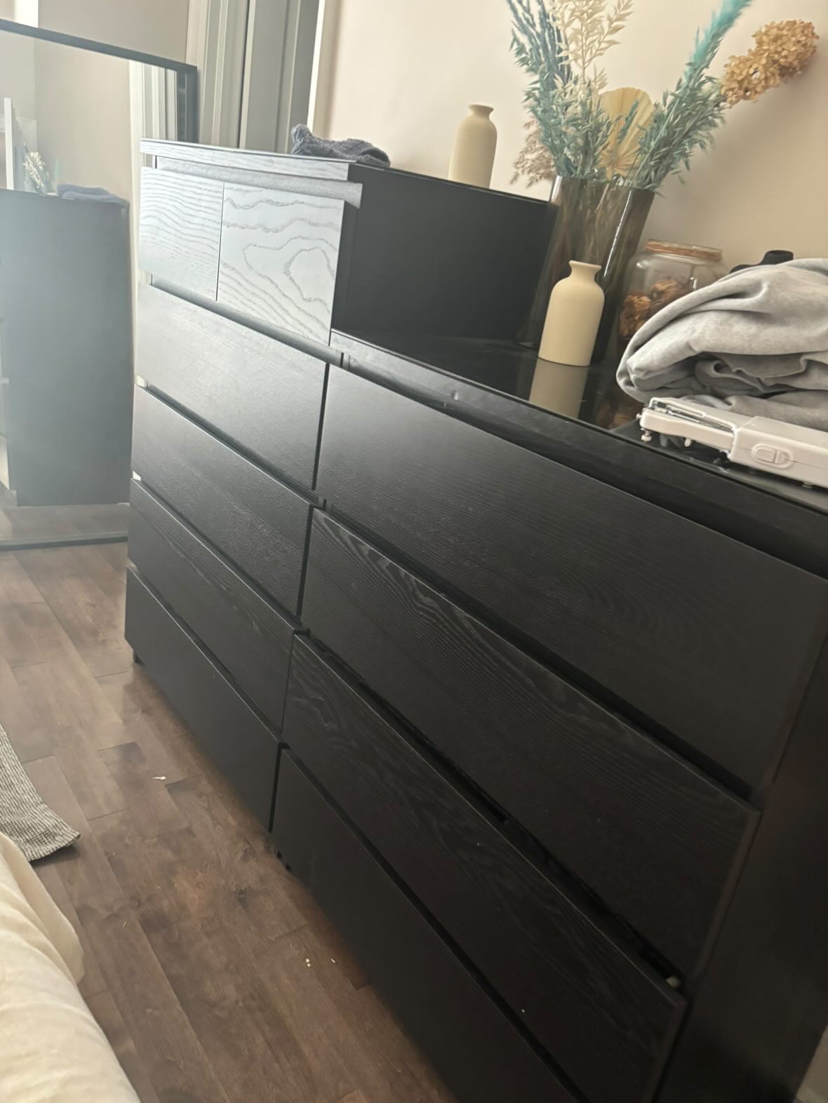 Two dressers & bedside table - photo 3