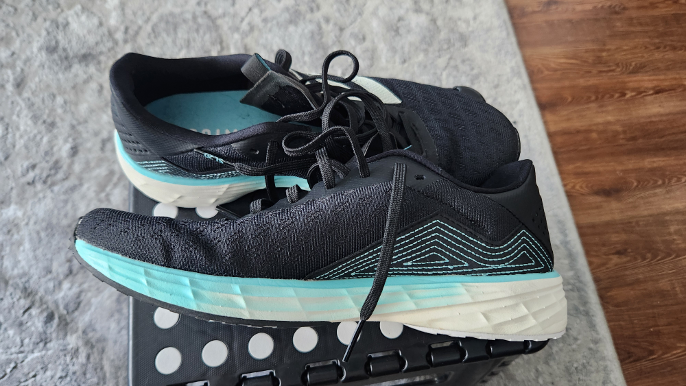Size 8 Women Addidas Primeblue - photo 2