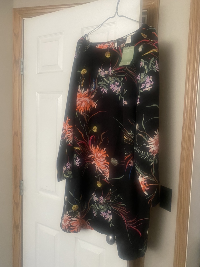 Black floral top  size XXL