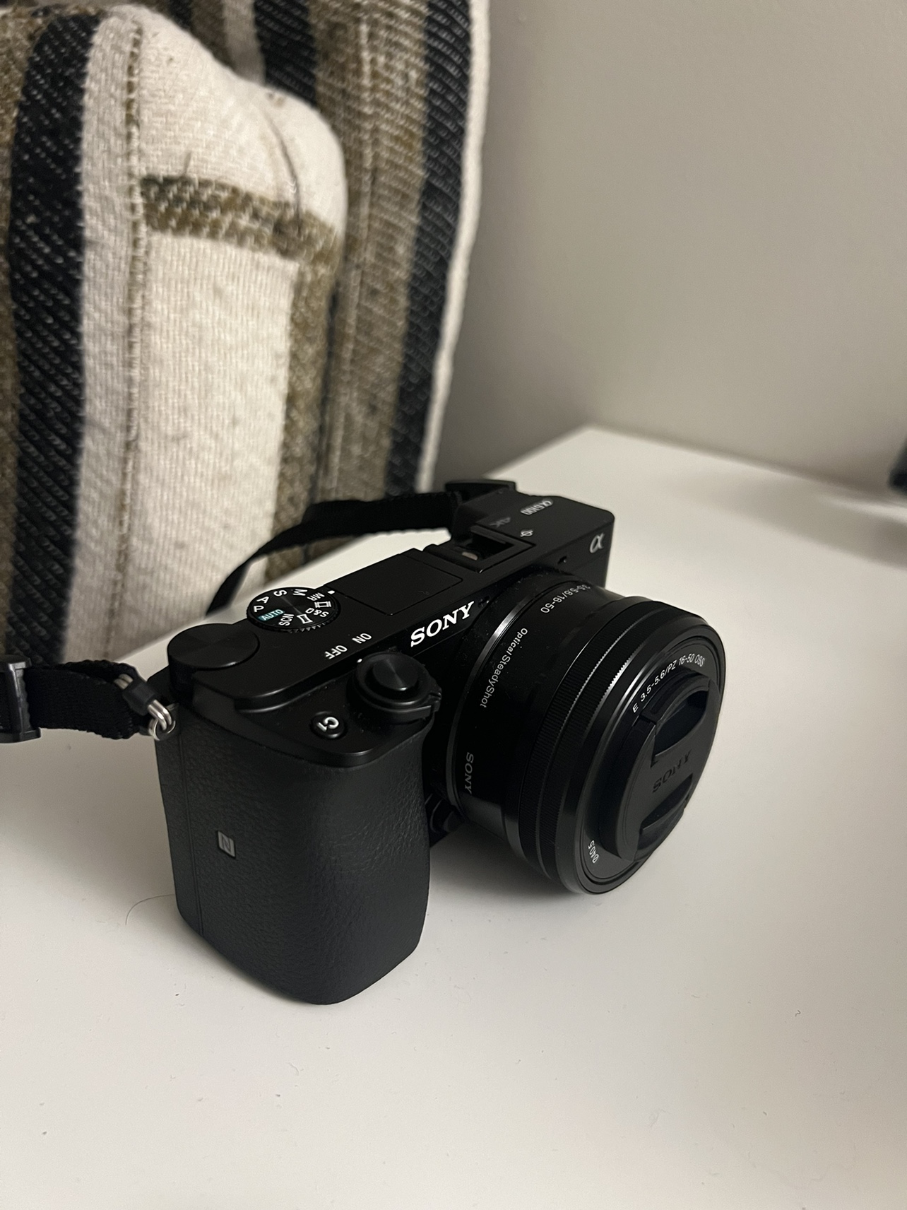Sony Alpha A6100 Mirrorless Camera with 16-50mm kit lens - photo 2