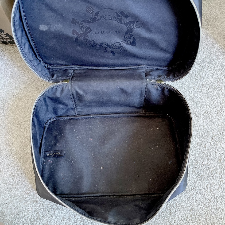 Estee Lauder makeup case, cosmetic bag image indicator(6)