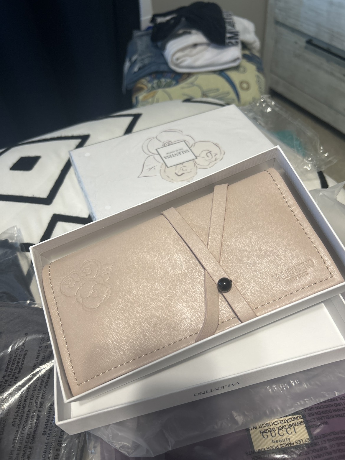 Valentino perfumes travel jewelry bag image indicator(2)