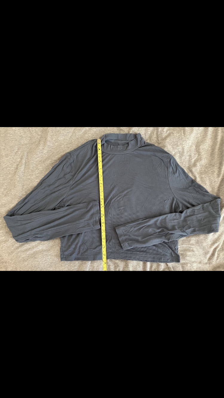 Shein Women’s Blue Long Sleeved Crop Top Size XL👚🩵💙 image indicator(2)