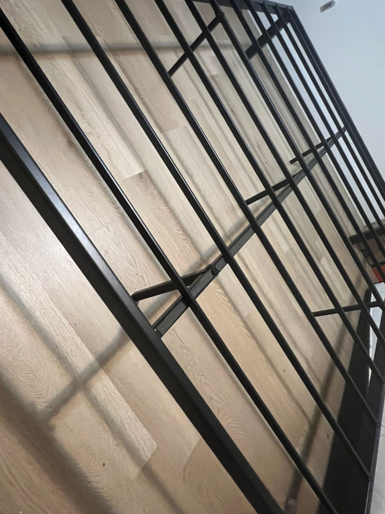 Queen size bed frame - photo 2