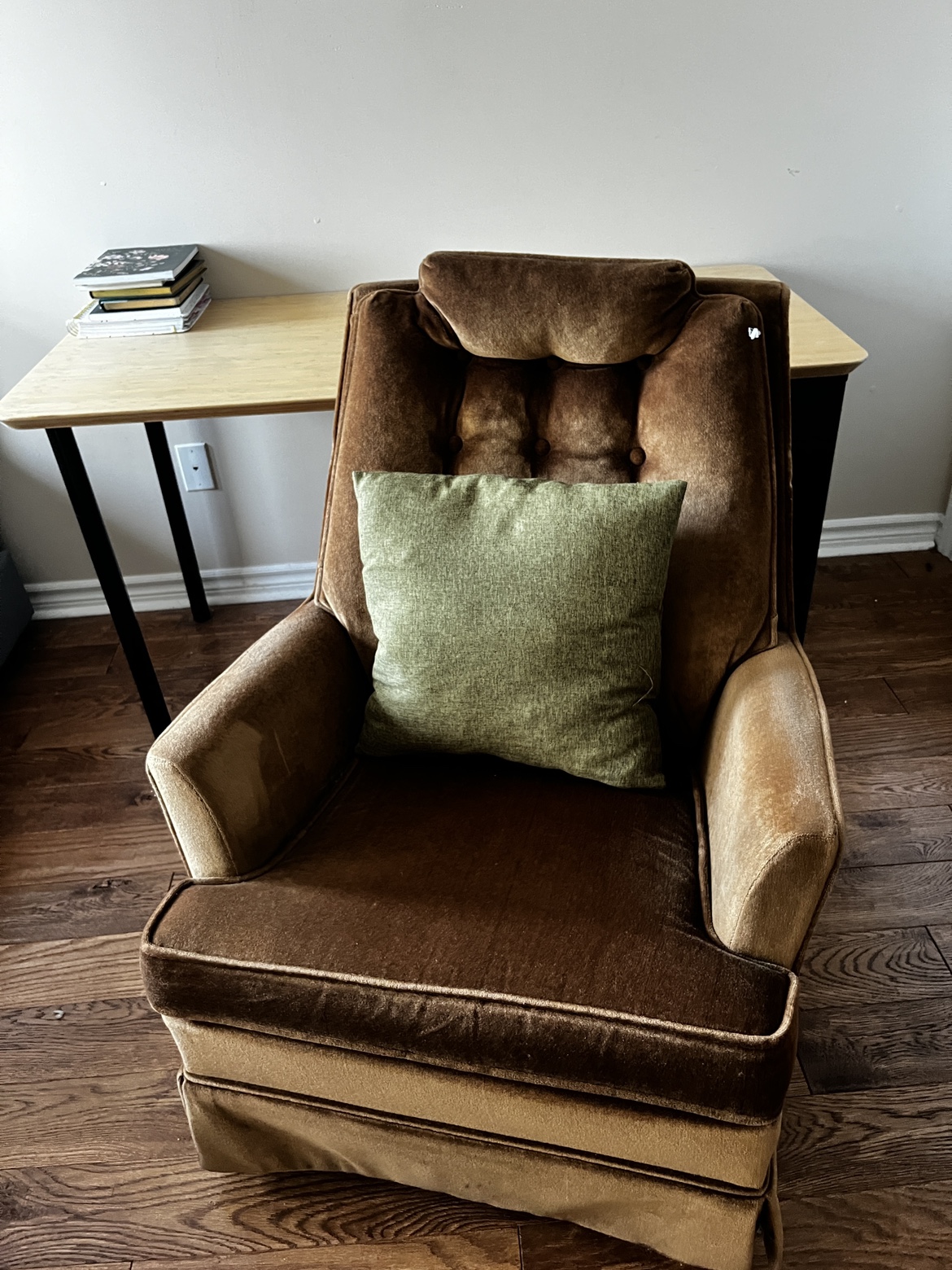 For Sale: Vintage Rocking Chair - photo 2