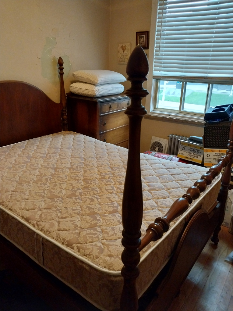 free antique bed thumbnail