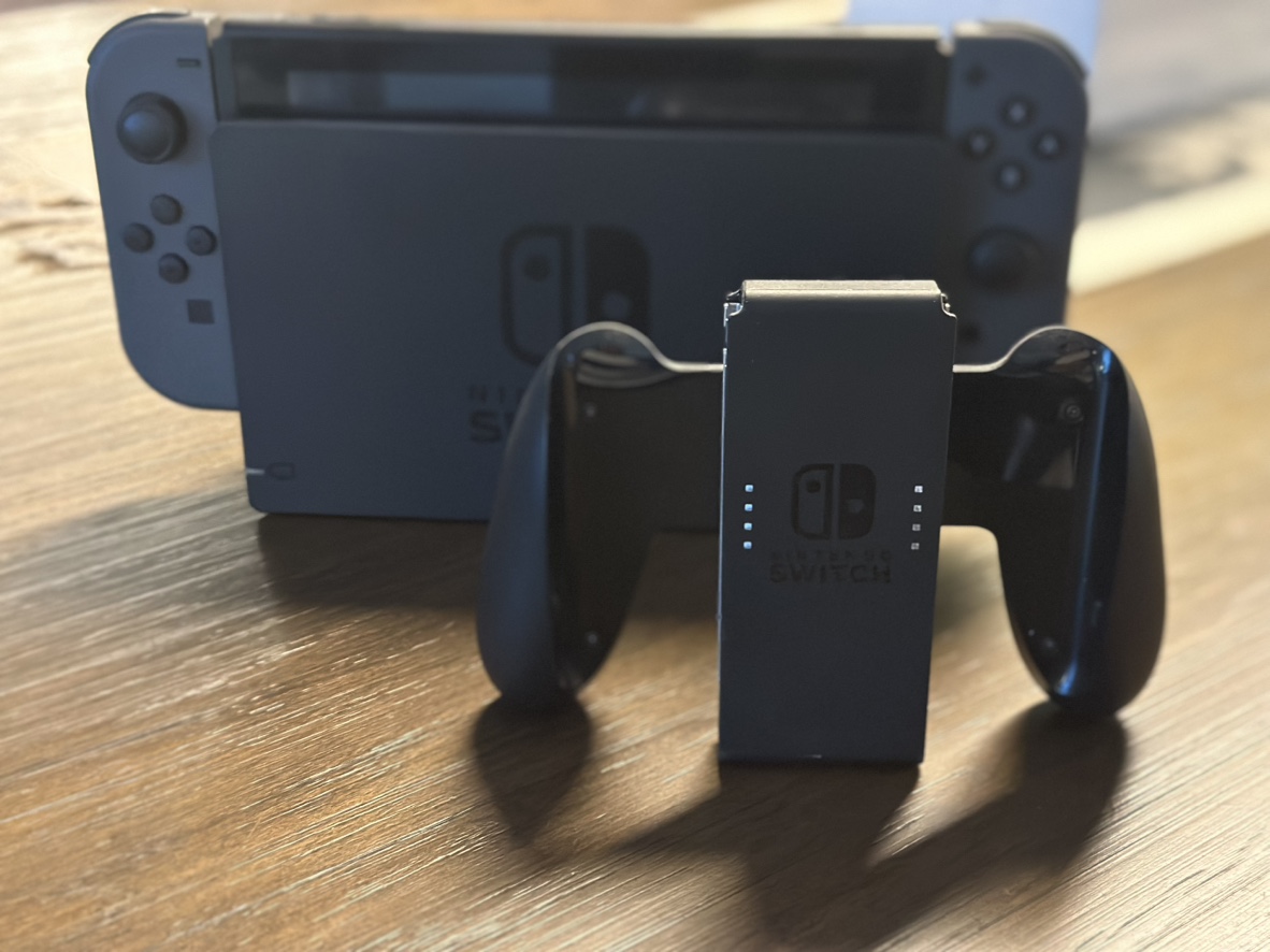 Nintendo Switch game console with one controller - photo 2
