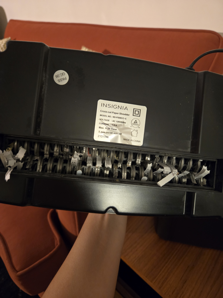 Insignia 6-Sheet Crosscut Shredder (NS-PS06CC) - photo 4