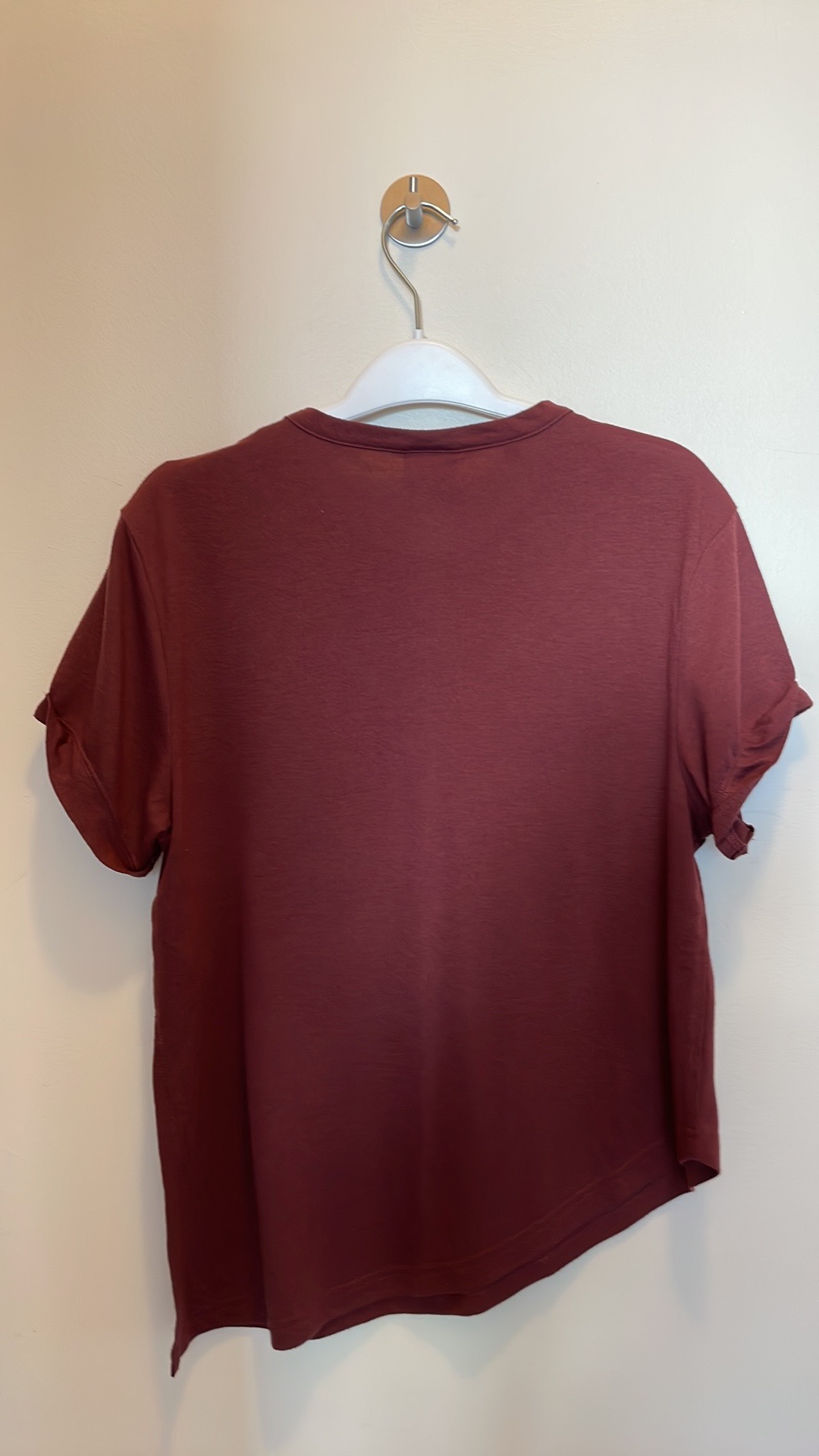 GYMSHARK Woman’s Tshirt Authentic/MED image indicator(4)