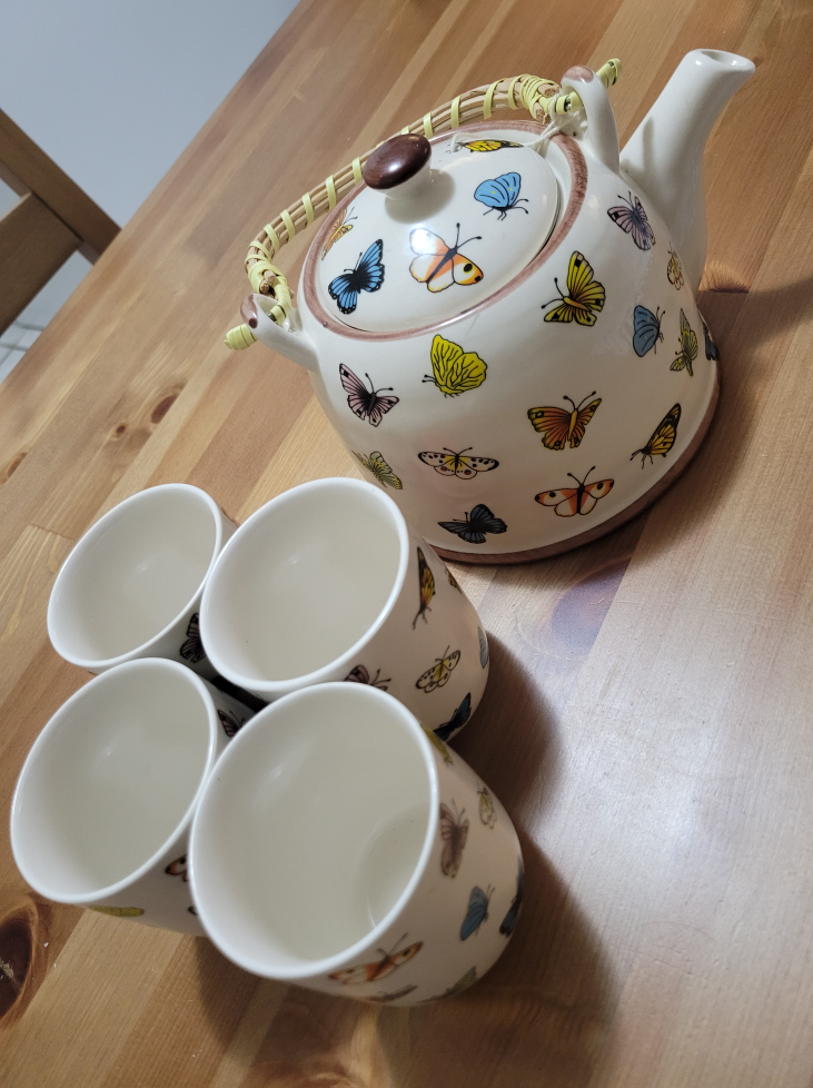 ⚽️ New Cute Butterfly Teapot with strainer and 4 Cups thumbnail