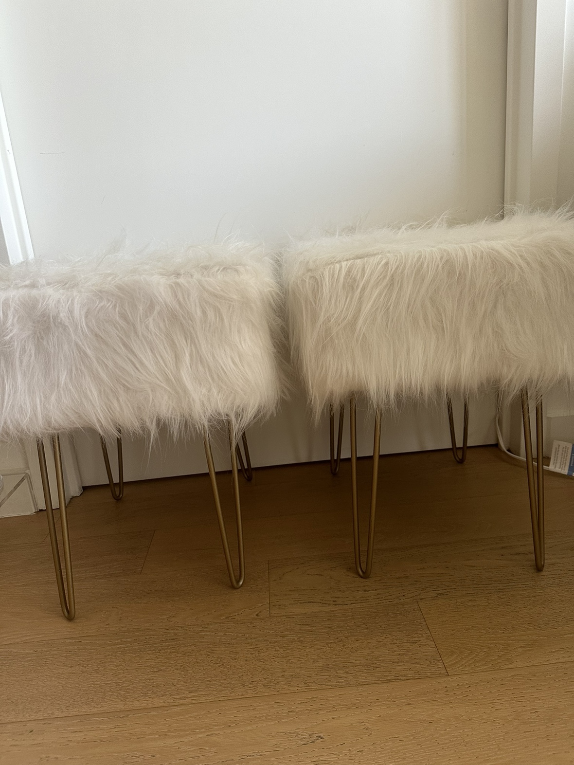 White Fur Ottomans with Gold Legs - photo 2