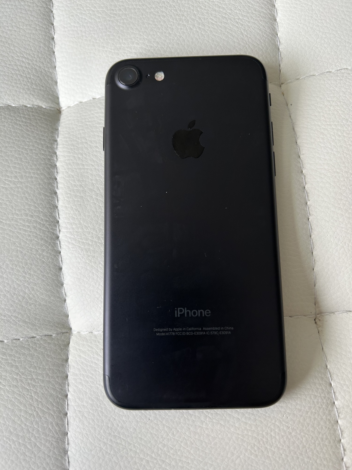 iPhone 7 - photo 2