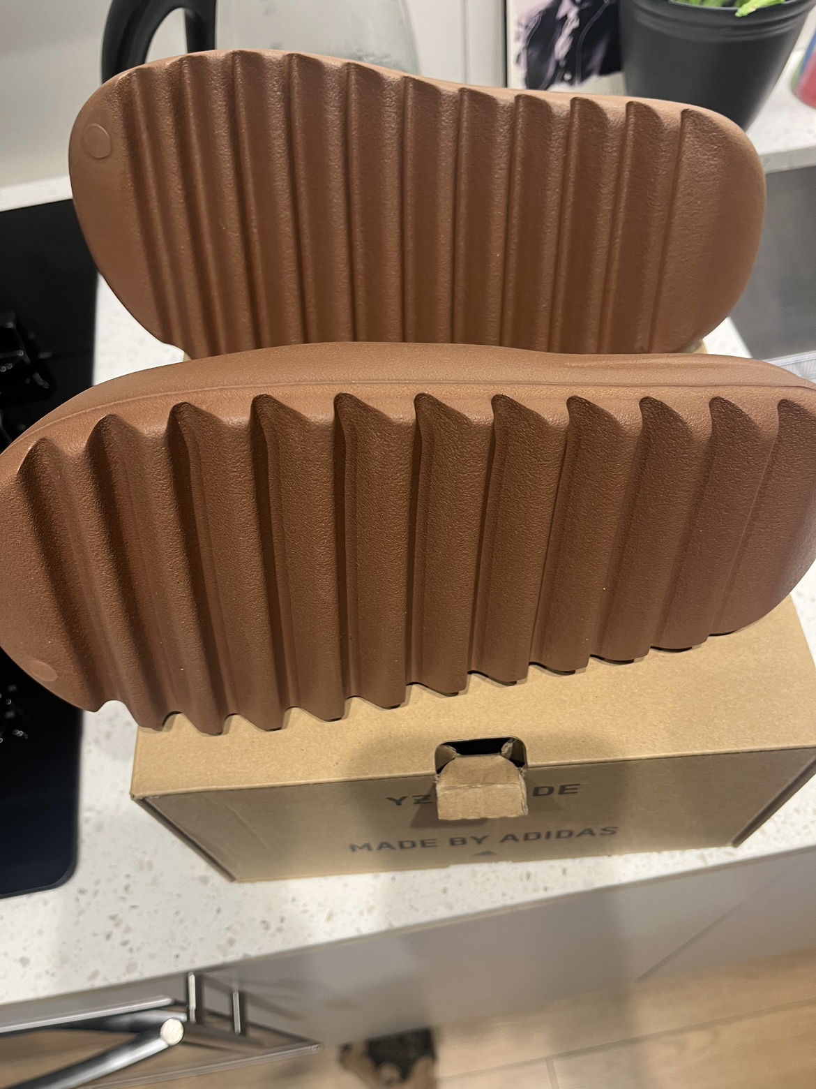 Authentic Yeezy Slides Flax image indicator(3)