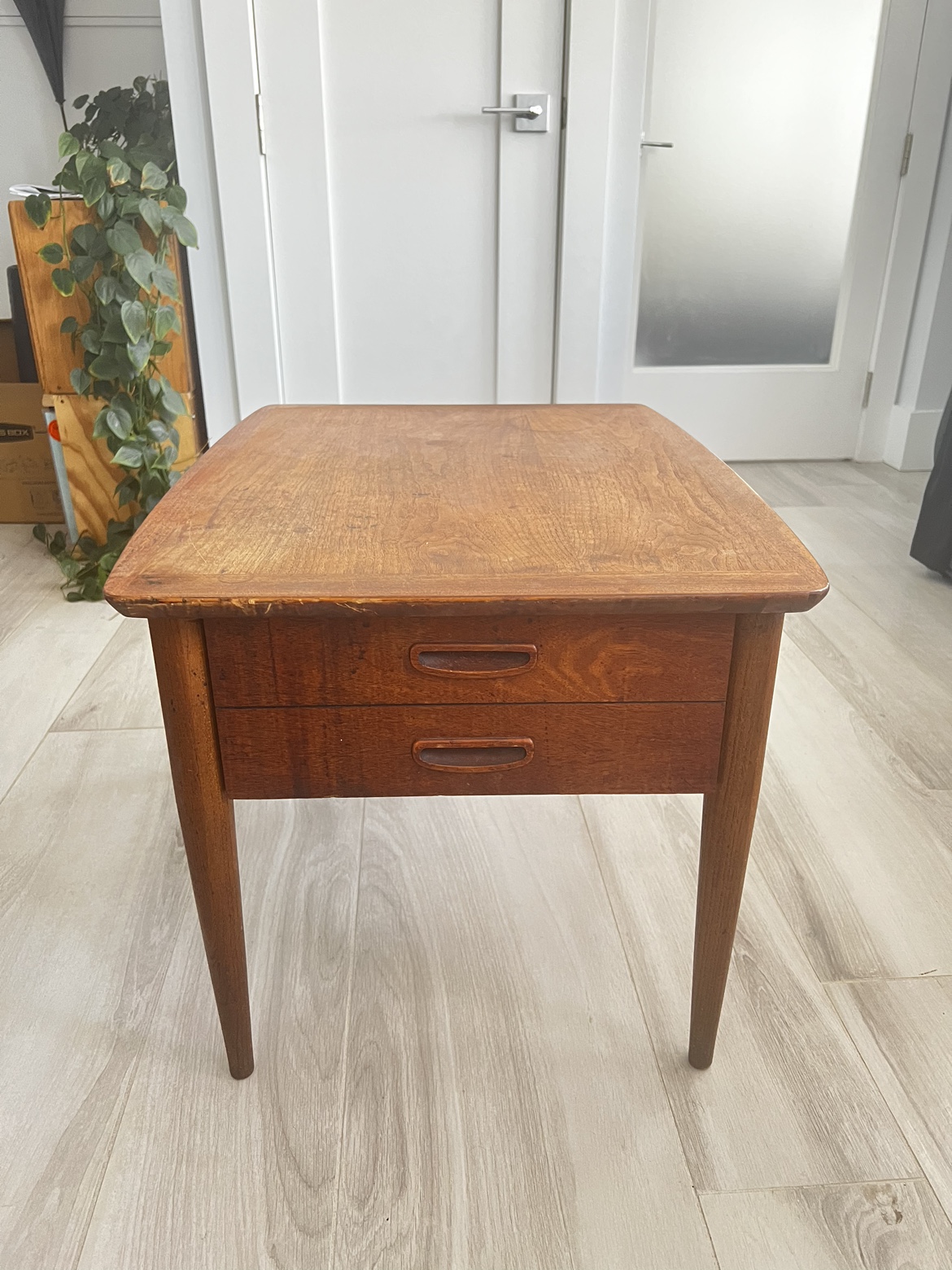 Lane antique mid-century side table with drawer