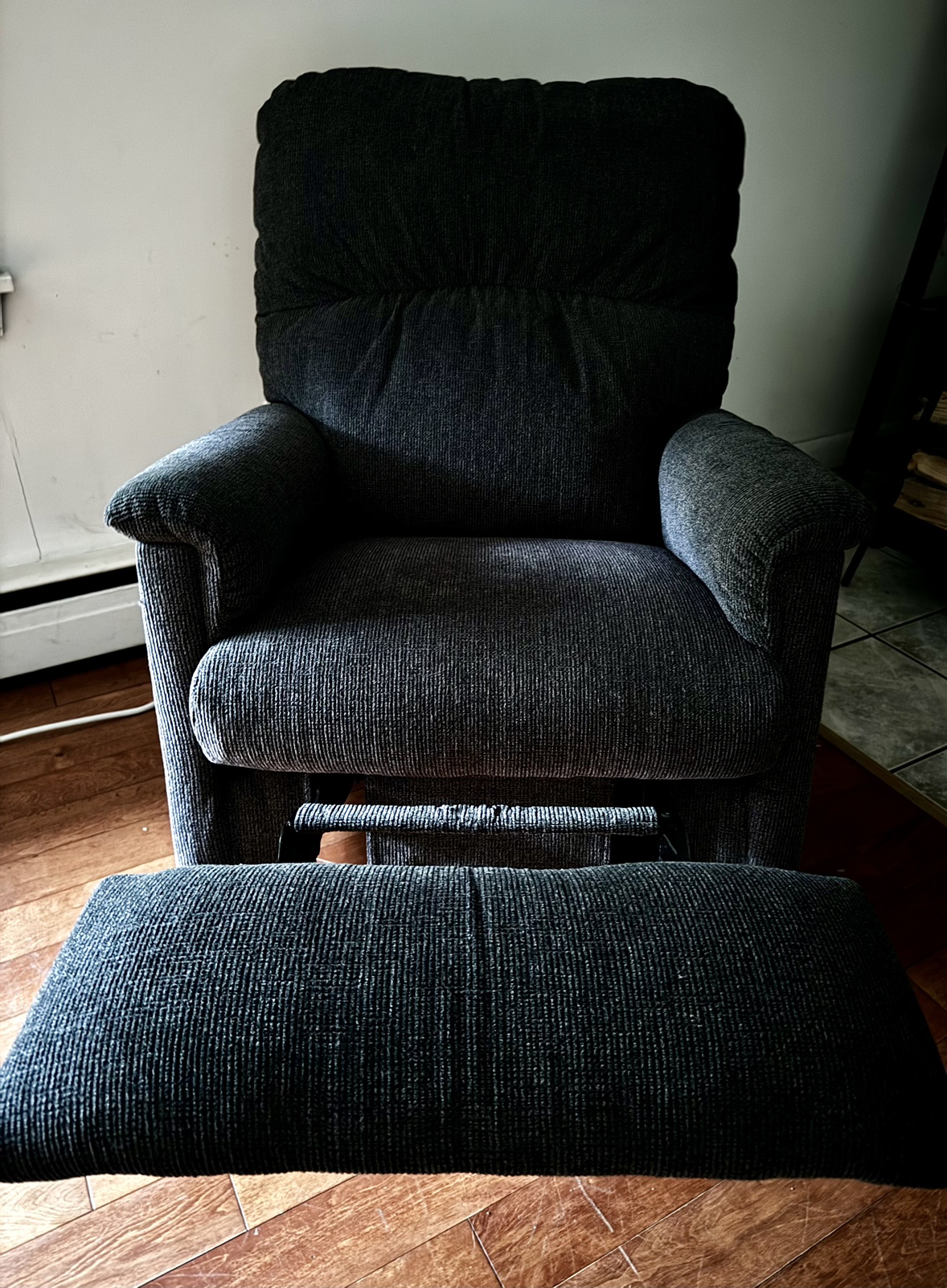 La z Boy recliner armchair image indicator(2)