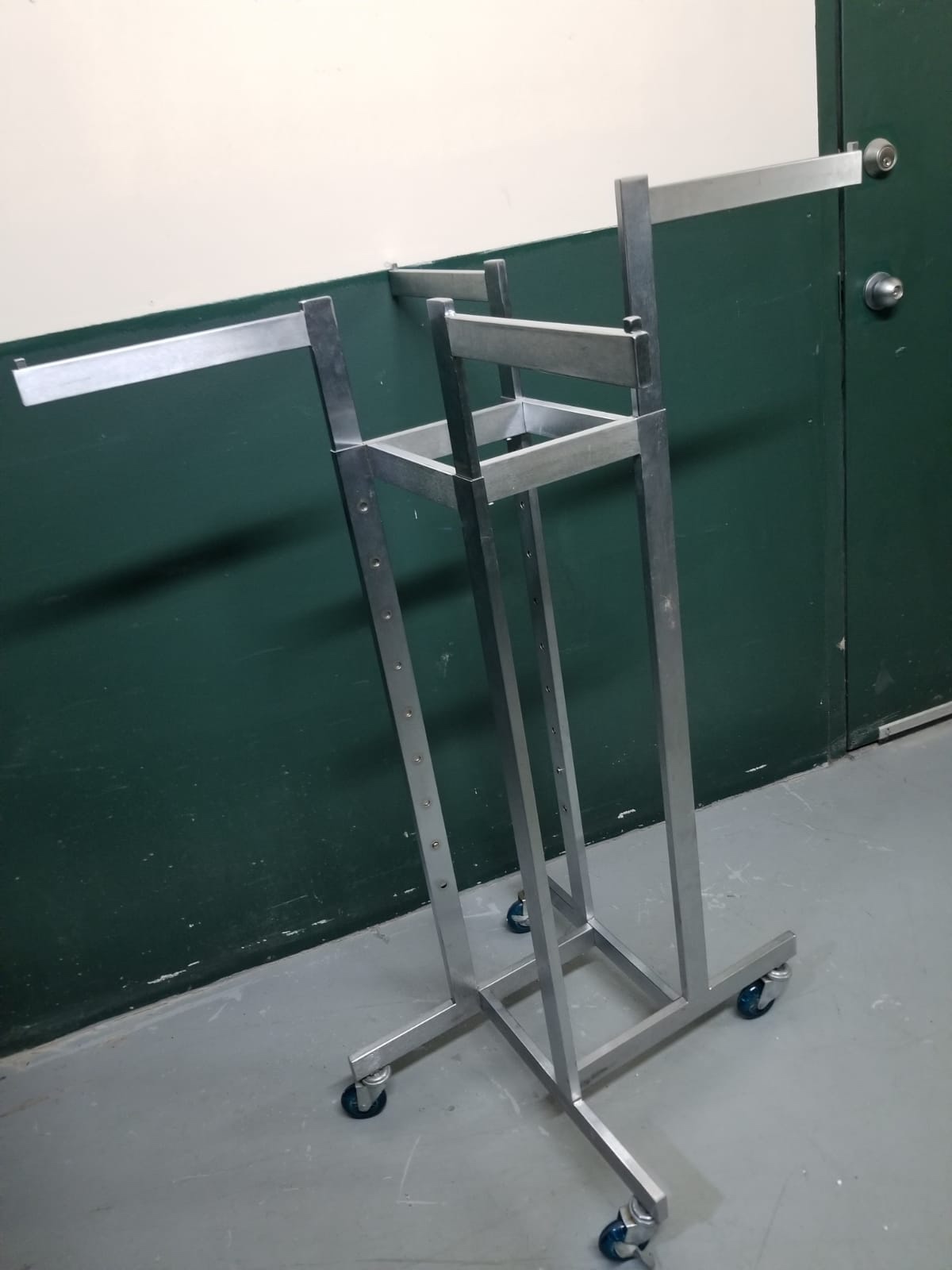 Used retail clothing rack
