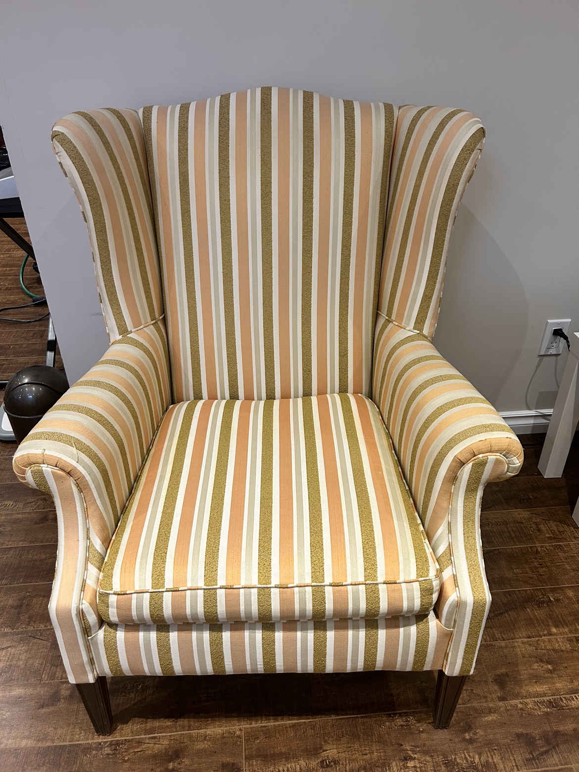 Antique style Wing chairs - photo 2